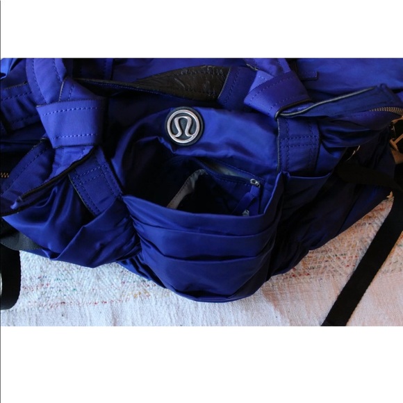 Lululemon Destined for Greatness Ruched Duffle Bag - Picture 6 of 10